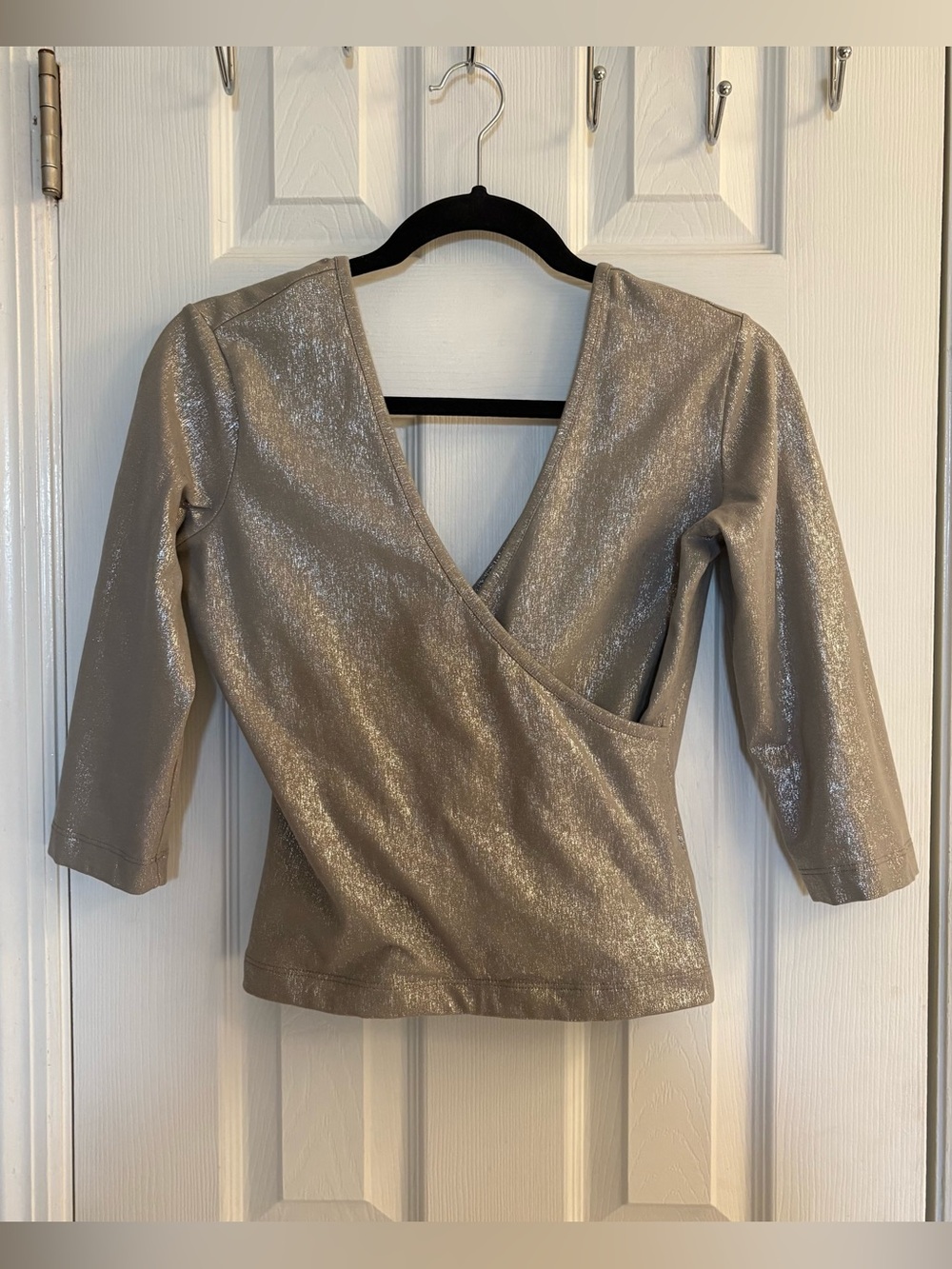 Soft Surroundings Ladies Gray Shimmer Long Sleeve Shirt Size Small.